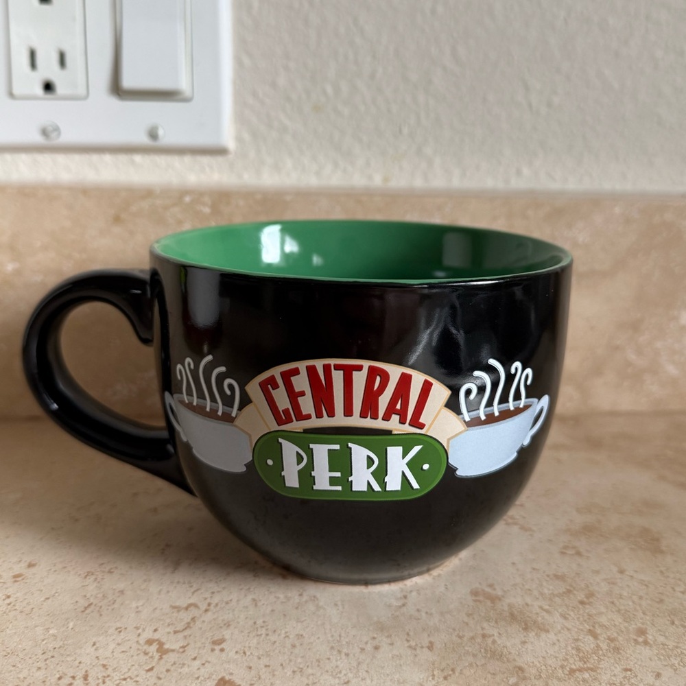 FRIENDS CENTRAL PERK Large Ceramic Coffee Mug